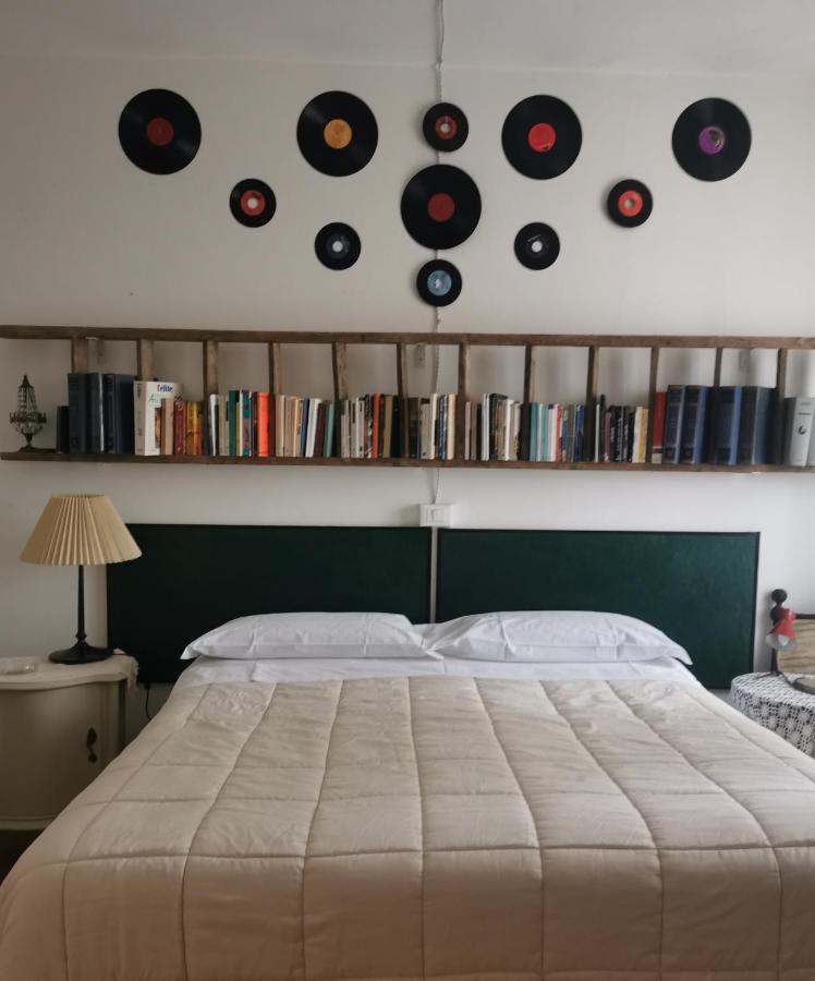 B&B Lamagia Di Corte Moronati Sirmione Eksteriør bilde